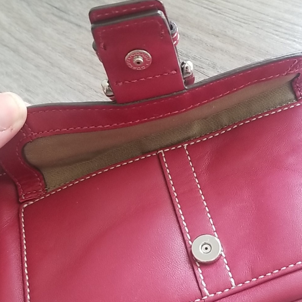 EUC Coach soft leather wristlet - Picture 5 of 7